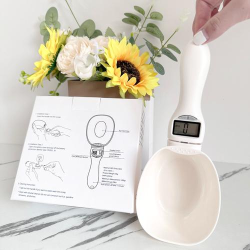 Pet Food Measuring Scoop with Easy-Pour Spout and Ergonomic Handle